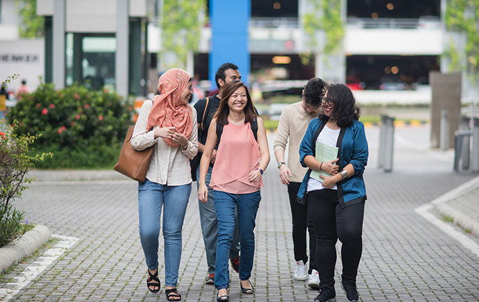 malaysia-group-of-students-walking-outside-2016