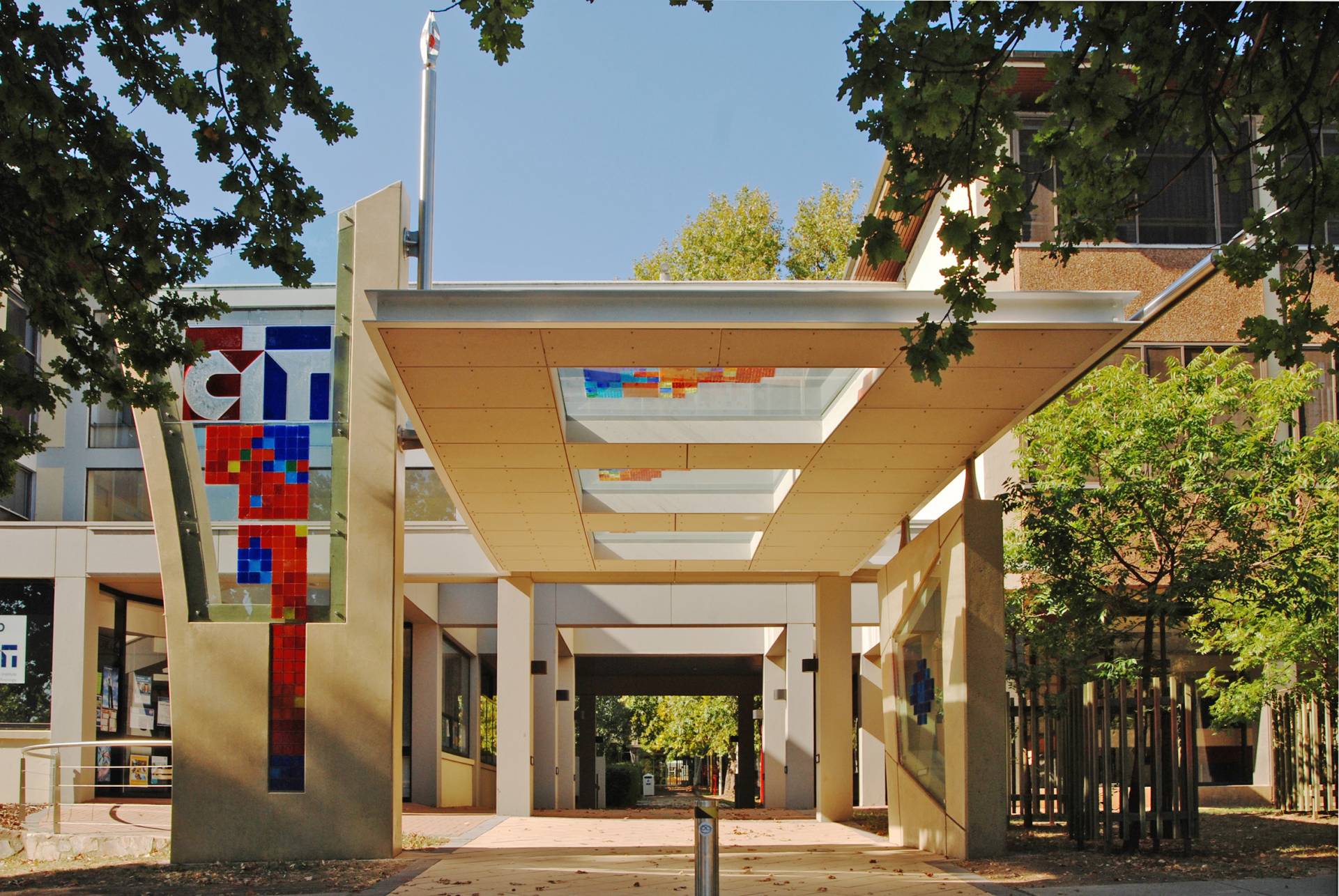 canberra institute of technology exterior 2